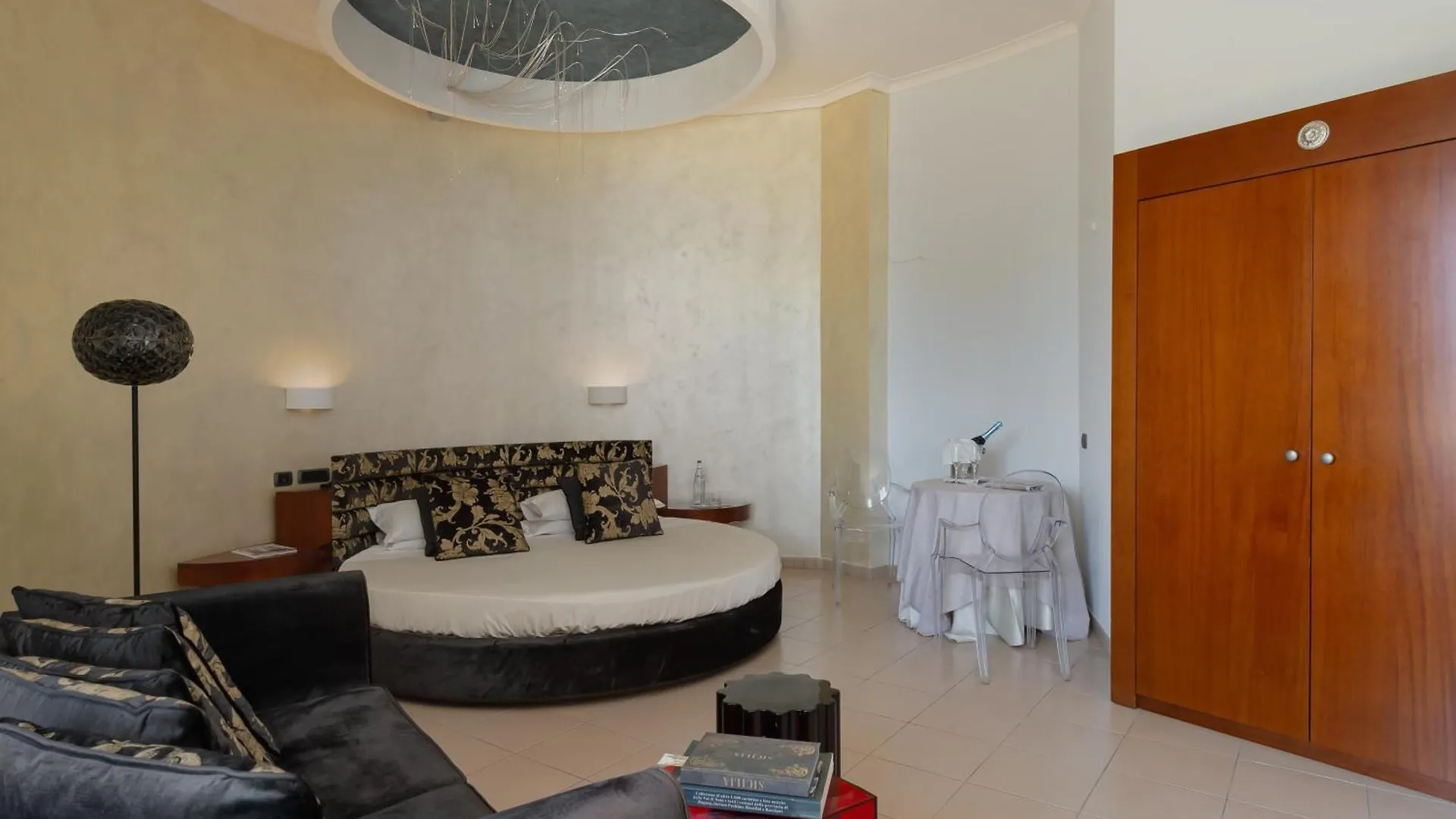 Grand Hotel Sofia Noto 4*,